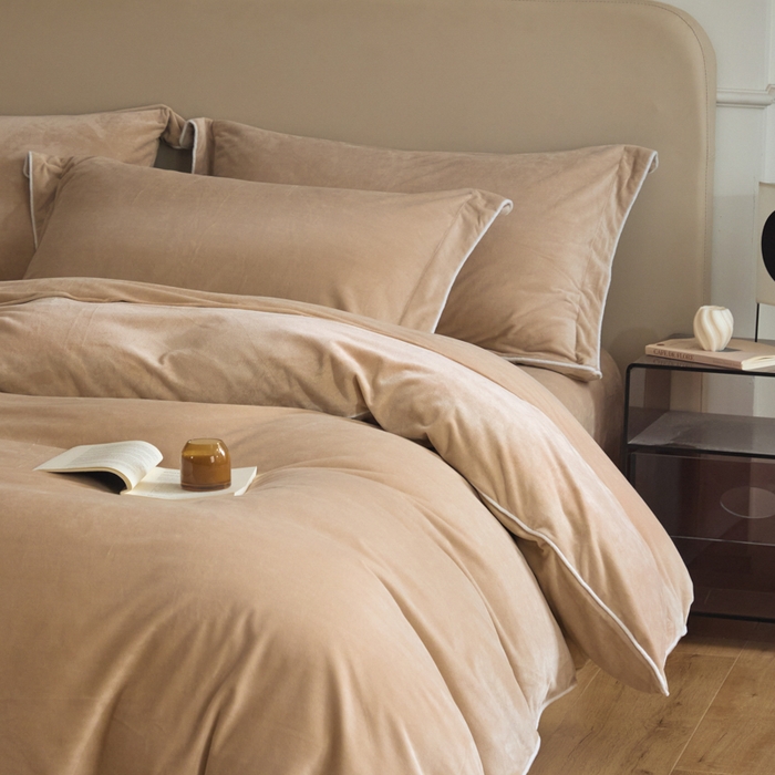 91家纺网 家纺一手货源 找家纺 ONE TWO ONE 121 【婴儿绒四件套】2025新款毛毯被子四件套单件床单被套床笠珊瑚绒牛奶绒冬被法兰绒兔毛绒滚绳款 纯色款-杏色