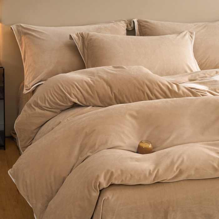 91家纺网 家纺一手货源 找家纺 ONE TWO ONE 121 【婴儿绒四件套】2025新款毛毯被子四件套单件床单被套床笠珊瑚绒牛奶绒冬被法兰绒兔毛绒滚绳款 纯色款-杏色