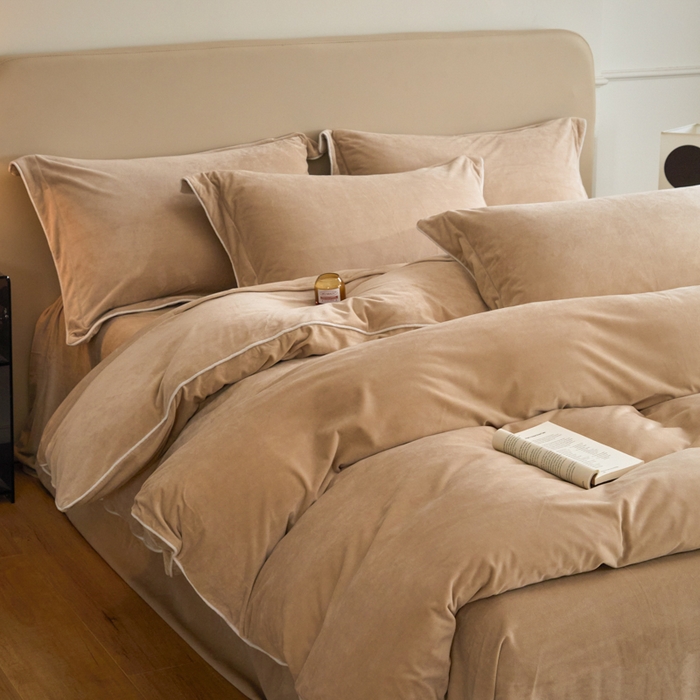 91家纺网 家纺一手货源 找家纺 ONE TWO ONE 121 【婴儿绒四件套】2025新款毛毯被子四件套单件床单被套床笠珊瑚绒牛奶绒冬被法兰绒兔毛绒滚绳款 纯色款-杏色