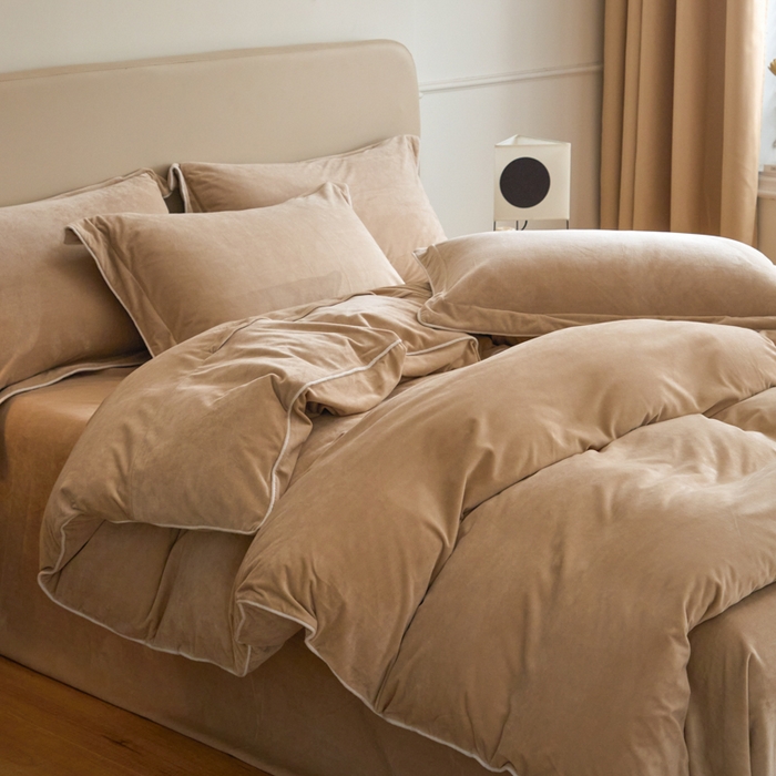 91家纺网 家纺一手货源 找家纺 ONE TWO ONE 121 【婴儿绒四件套】2025新款毛毯被子四件套单件床单被套床笠珊瑚绒牛奶绒冬被法兰绒兔毛绒滚绳款 纯色款-杏色