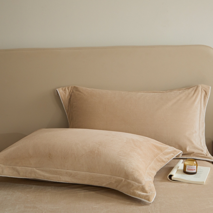 91家纺网 家纺一手货源 找家纺 ONE TWO ONE 121 【婴儿绒四件套】2025新款毛毯被子四件套单件床单被套床笠珊瑚绒牛奶绒冬被法兰绒兔毛绒滚绳款 纯色款-杏色