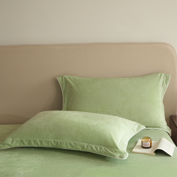 91家纺网 家纺一手货源 找家纺 ONE TWO ONE 121 【婴儿绒四件套】2025新款毛毯被子四件套单件床单被套床笠珊瑚绒牛奶绒冬被法兰绒兔毛绒滚绳款 纯色款-芽绿