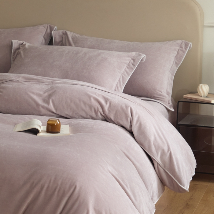 91家纺网 家纺一手货源 找家纺 ONE TWO ONE 121 【婴儿绒四件套】2025新款毛毯被子四件套单件床单被套床笠珊瑚绒牛奶绒冬被法兰绒兔毛绒滚绳款 纯色款-芋泥