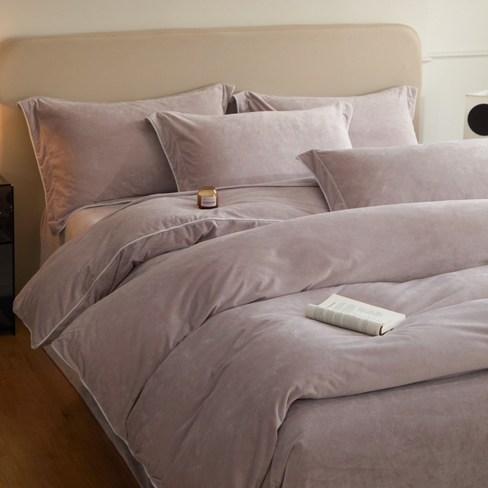 91家纺网 家纺一手货源 找家纺 ONE TWO ONE 121 【婴儿绒四件套】2025新款毛毯被子四件套单件床单被套床笠珊瑚绒牛奶绒冬被法兰绒兔毛绒滚绳款 纯色款-芋泥