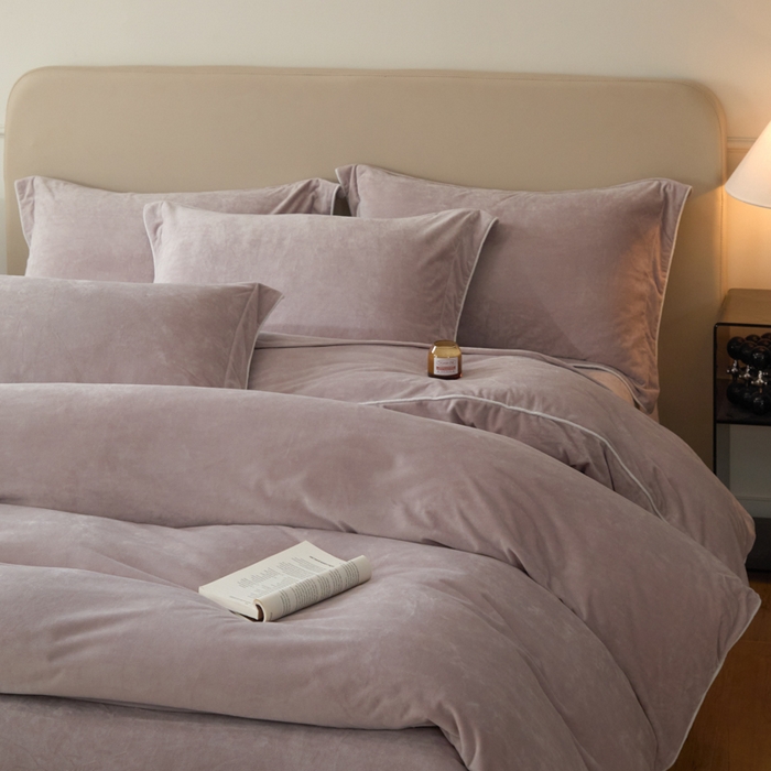 91家纺网 家纺一手货源 找家纺 ONE TWO ONE 121 【婴儿绒四件套】2025新款毛毯被子四件套单件床单被套床笠珊瑚绒牛奶绒冬被法兰绒兔毛绒滚绳款 纯色款-芋泥