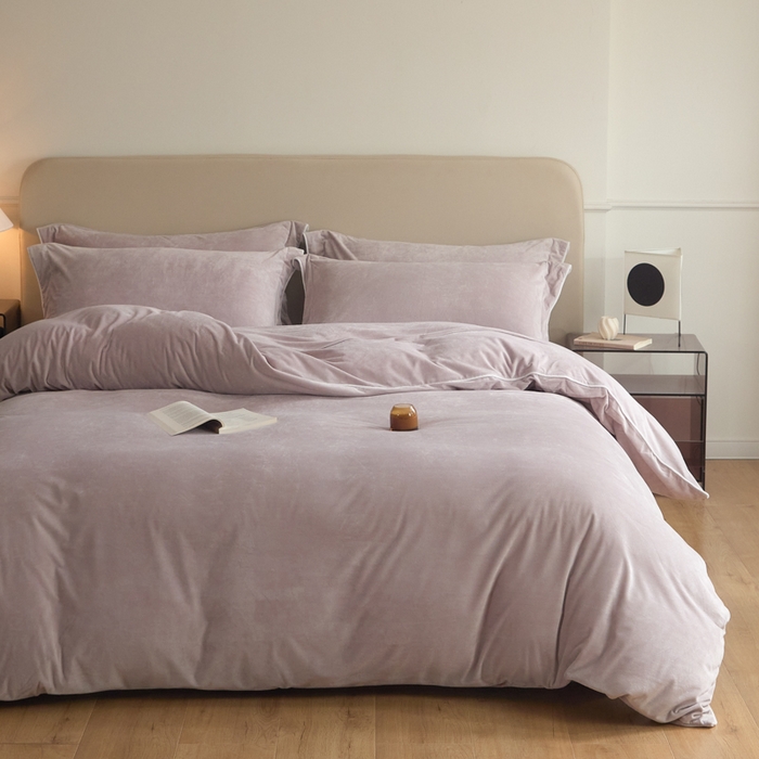 91家纺网 家纺一手货源 找家纺 ONE TWO ONE 121 【婴儿绒四件套】2025新款毛毯被子四件套单件床单被套床笠珊瑚绒牛奶绒冬被法兰绒兔毛绒滚绳款 纯色款-芋泥