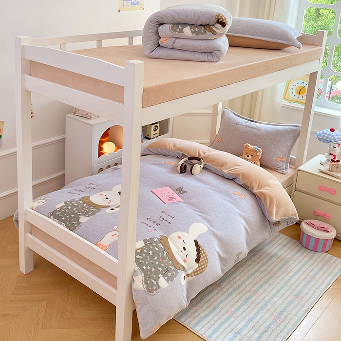 91家纺网 家纺一手货源 找家纺 锦润家纺 2025新款亲肤舒适牛奶绒三件套学生三件套上下铺三件套宿舍三件套 瞌睡兔