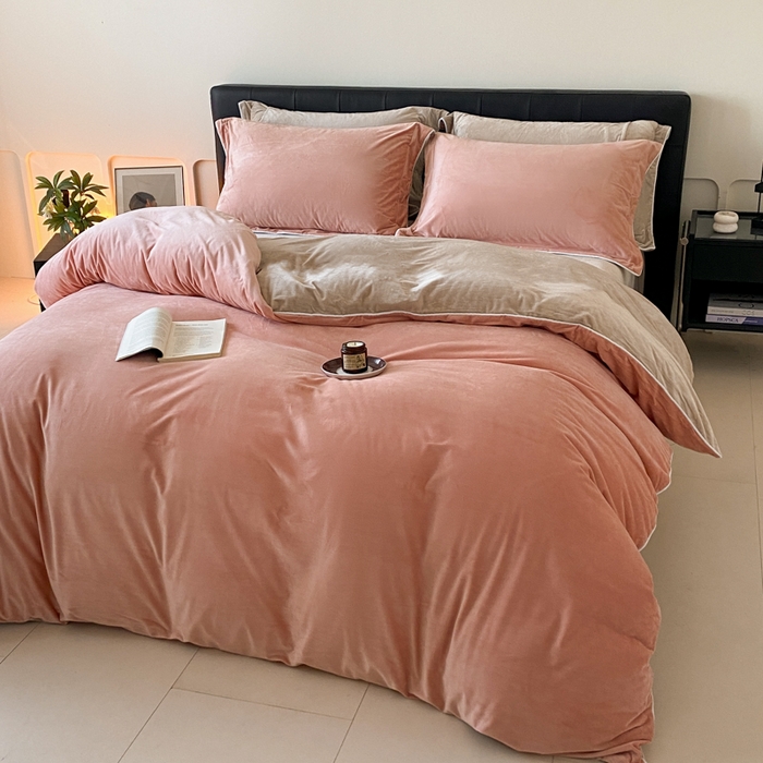 91家纺网 家纺一手货源 找家纺 ONE TWO ONE 121 【婴儿绒四件套】2025新款毛毯被子四件套单件床单被套床笠珊瑚绒牛奶绒冬被法兰绒兔毛绒滚绳款 双拼款-橘粉奶茶