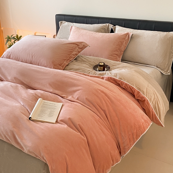 91家纺网 家纺一手货源 找家纺 ONE TWO ONE 121 【婴儿绒四件套】2025新款毛毯被子四件套单件床单被套床笠珊瑚绒牛奶绒冬被法兰绒兔毛绒滚绳款 双拼款-橘粉奶茶