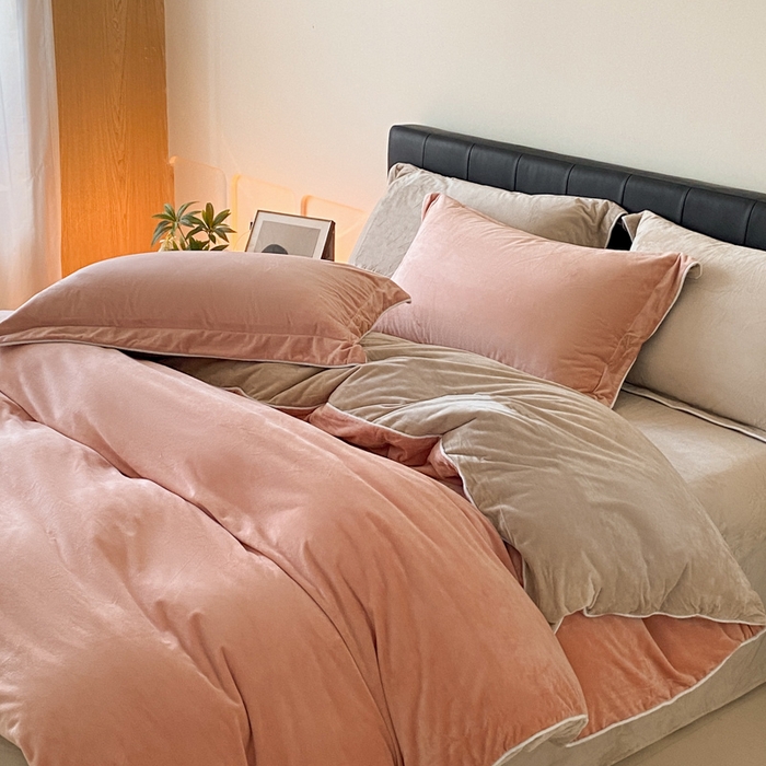 91家纺网 家纺一手货源 找家纺 ONE TWO ONE 121 【婴儿绒四件套】2025新款毛毯被子四件套单件床单被套床笠珊瑚绒牛奶绒冬被法兰绒兔毛绒滚绳款 双拼款-橘粉奶茶