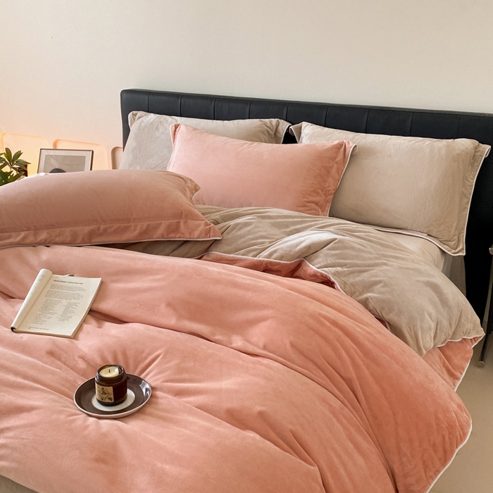 91家纺网 家纺一手货源 找家纺 ONE TWO ONE 121 【婴儿绒四件套】2025新款毛毯被子四件套单件床单被套床笠珊瑚绒牛奶绒冬被法兰绒兔毛绒滚绳款 双拼款-橘粉奶茶