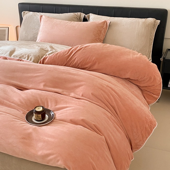 91家纺网 家纺一手货源 找家纺 ONE TWO ONE 121 【婴儿绒四件套】2025新款毛毯被子四件套单件床单被套床笠珊瑚绒牛奶绒冬被法兰绒兔毛绒滚绳款 双拼款-橘粉奶茶