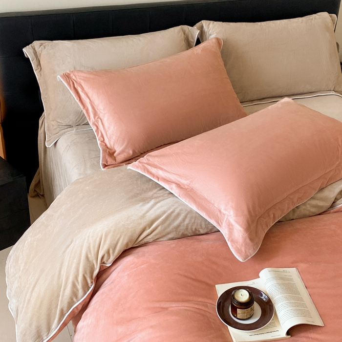 91家纺网 家纺一手货源 找家纺 ONE TWO ONE 121 【婴儿绒四件套】2025新款毛毯被子四件套单件床单被套床笠珊瑚绒牛奶绒冬被法兰绒兔毛绒滚绳款 双拼款-橘粉奶茶