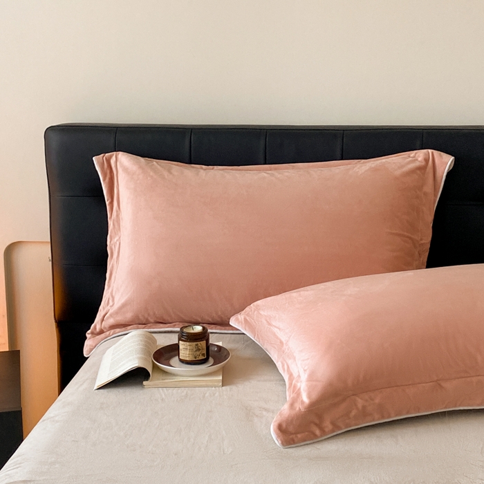 91家纺网 家纺一手货源 找家纺 ONE TWO ONE 121 【婴儿绒四件套】2025新款毛毯被子四件套单件床单被套床笠珊瑚绒牛奶绒冬被法兰绒兔毛绒滚绳款 双拼款-橘粉奶茶