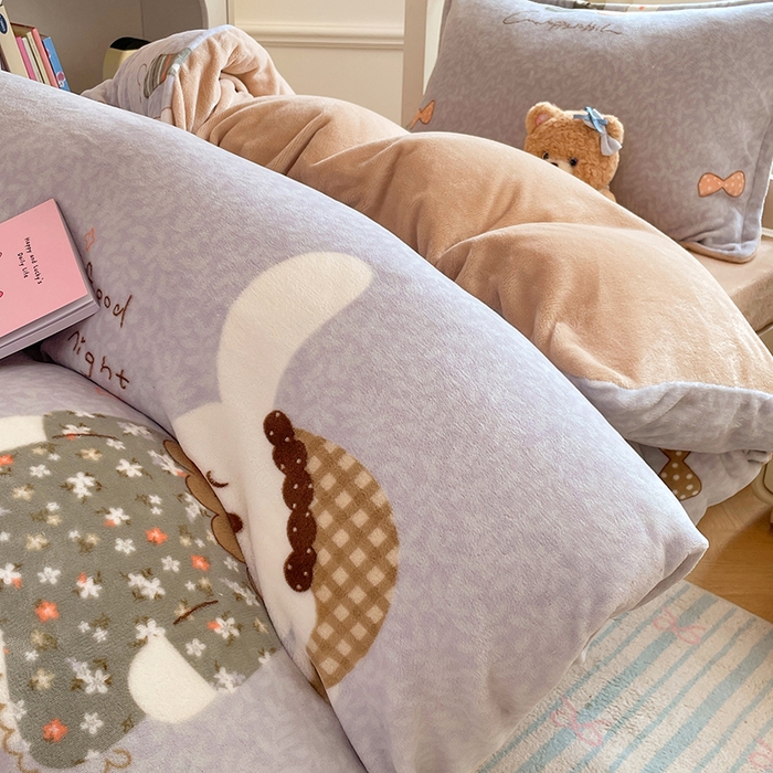 91家纺网 家纺一手货源 找家纺 锦润家纺 2025新款亲肤舒适牛奶绒三件套学生三件套上下铺三件套宿舍三件套 瞌睡兔