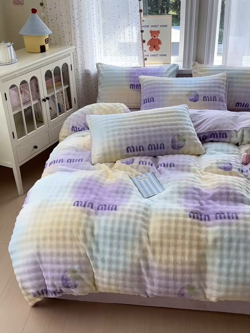 91家纺网 家纺一手货源 找家纺 德比尔斯 2025新款泡泡牛奶绒四件套 古奈