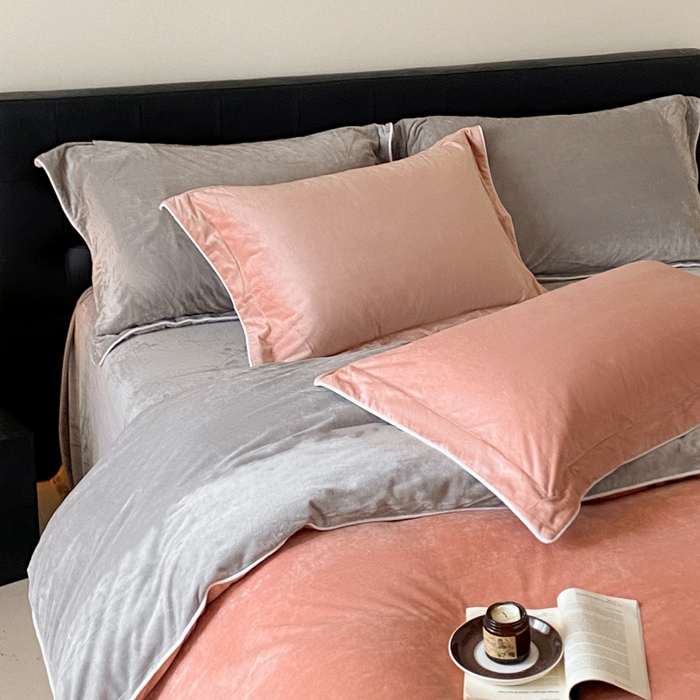 91家纺网 家纺一手货源 找家纺 ONE TWO ONE 121 【婴儿绒四件套】2025新款毛毯被子四件套单件床单被套床笠珊瑚绒牛奶绒冬被法兰绒兔毛绒滚绳款 双拼款-橘粉浅灰