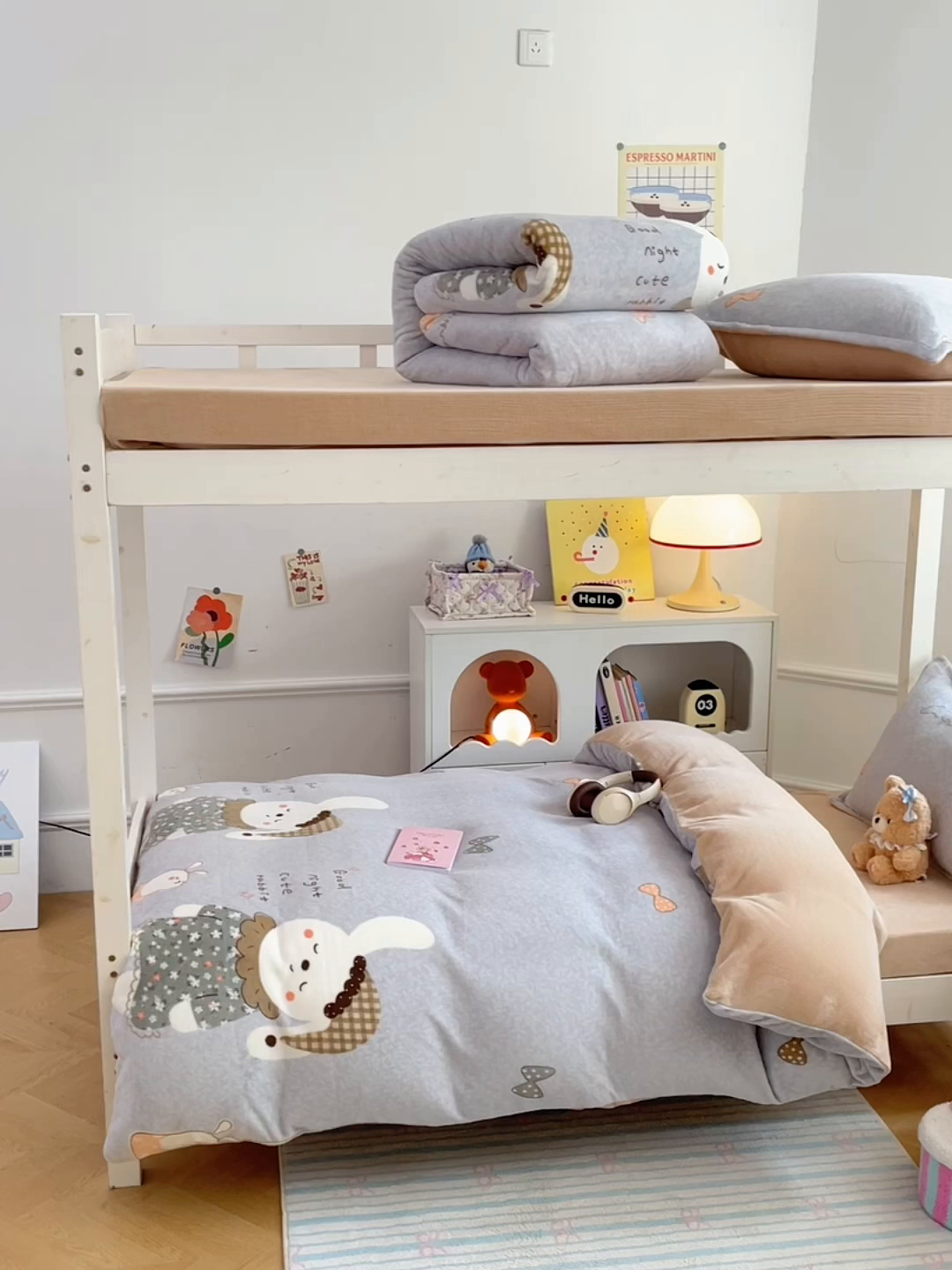 91家纺网 家纺一手货源 找家纺 锦润家纺 2025新款亲肤舒适牛奶绒三件套学生三件套上下铺三件套宿舍三件套 瞌睡兔