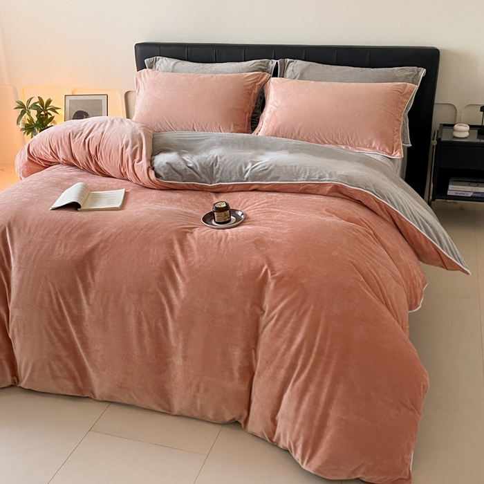 91家纺网 家纺一手货源 找家纺 ONE TWO ONE 121 【婴儿绒四件套】2025新款毛毯被子四件套单件床单被套床笠珊瑚绒牛奶绒冬被法兰绒兔毛绒滚绳款 双拼款-橘粉浅灰