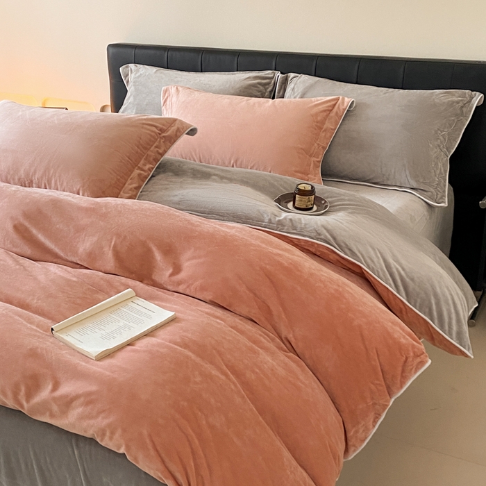 91家纺网 家纺一手货源 找家纺 ONE TWO ONE 121 【婴儿绒四件套】2025新款毛毯被子四件套单件床单被套床笠珊瑚绒牛奶绒冬被法兰绒兔毛绒滚绳款 双拼款-橘粉浅灰