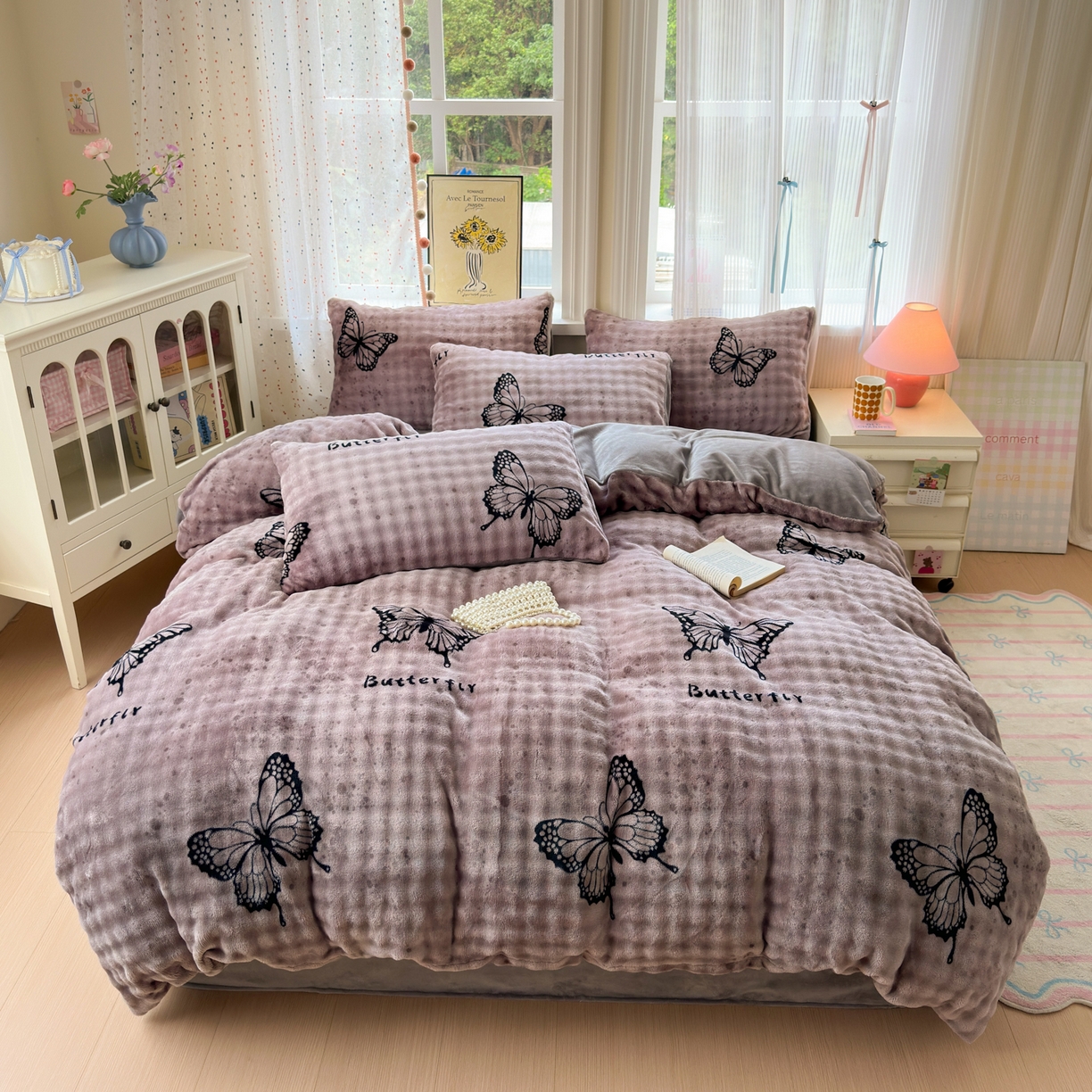 91家纺网 家纺一手货源 找家纺 德比尔斯 2025新款泡泡牛奶绒四件套 花娇百媚