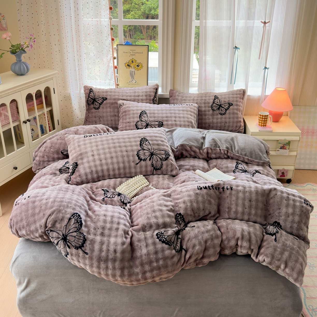 91家纺网 家纺一手货源 找家纺 德比尔斯 2025新款泡泡牛奶绒四件套 花娇百媚