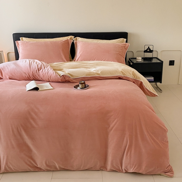 91家纺网 家纺一手货源 找家纺 ONE TWO ONE 121 【婴儿绒四件套】2025新款毛毯被子四件套单件床单被套床笠珊瑚绒牛奶绒冬被法兰绒兔毛绒滚绳款 双拼款-橘粉乳酪