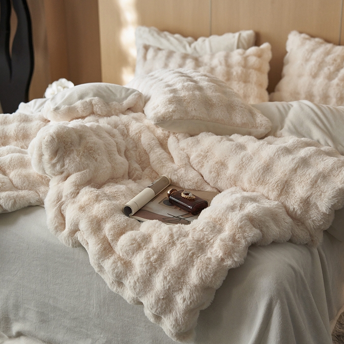 91家纺网 家纺一手货源 找家纺 （总）眠博士 2025新款兔兔牛奶绒加厚保暖四件套