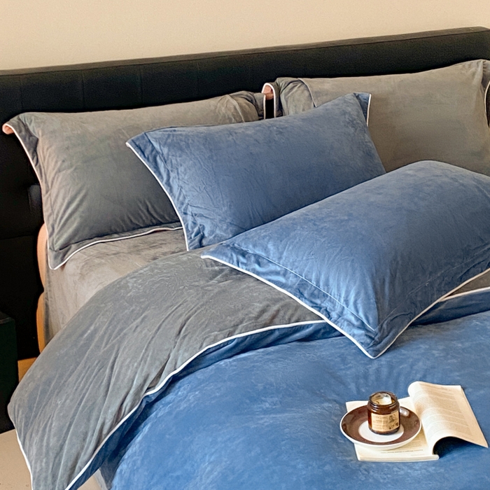 91家纺网 家纺一手货源 找家纺 ONE TWO ONE 121 【婴儿绒四件套】2025新款毛毯被子四件套单件床单被套床笠珊瑚绒牛奶绒冬被法兰绒兔毛绒滚绳款 双拼款-蓝灰