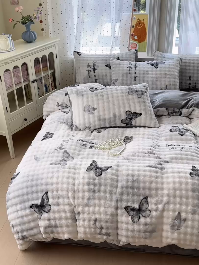 91家纺网 家纺一手货源 找家纺 德比尔斯 2025新款泡泡牛奶绒四件套 简影蝴蝶