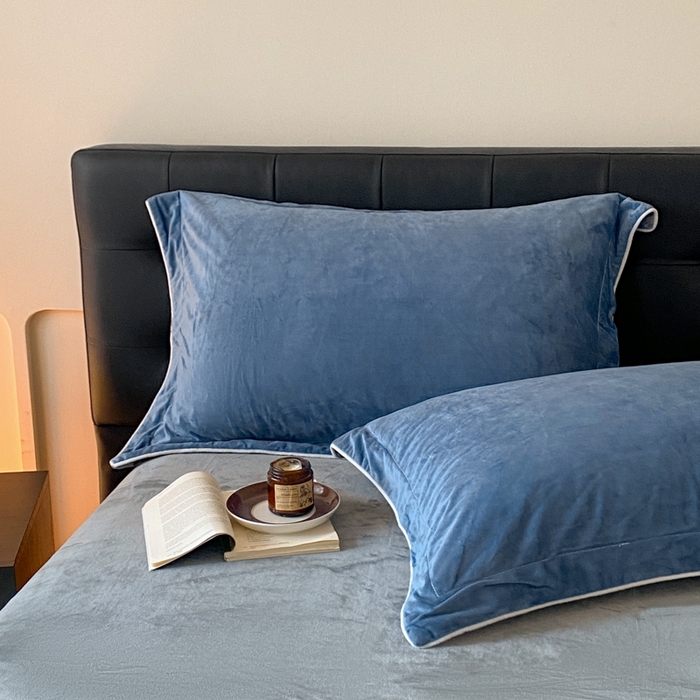 91家纺网 家纺一手货源 找家纺 ONE TWO ONE 121 【婴儿绒四件套】2025新款毛毯被子四件套单件床单被套床笠珊瑚绒牛奶绒冬被法兰绒兔毛绒滚绳款 双拼款-蓝灰