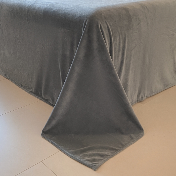 91家纺网 家纺一手货源 找家纺 ONE TWO ONE 121 【婴儿绒四件套】2025新款毛毯被子四件套单件床单被套床笠珊瑚绒牛奶绒冬被法兰绒兔毛绒滚绳款 双拼款-蓝灰