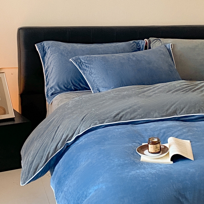 91家纺网 家纺一手货源 找家纺 ONE TWO ONE 121 【婴儿绒四件套】2025新款毛毯被子四件套单件床单被套床笠珊瑚绒牛奶绒冬被法兰绒兔毛绒滚绳款 双拼款-蓝灰