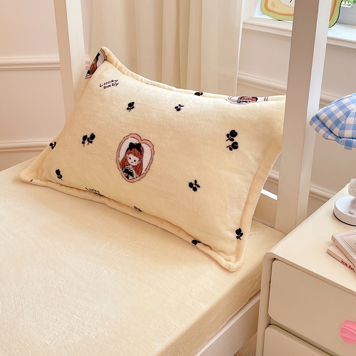 91家纺网 家纺一手货源 找家纺 锦润家纺 2025新款亲肤舒适牛奶绒三件套学生三件套上下铺三件套宿舍三件套 可爱女孩