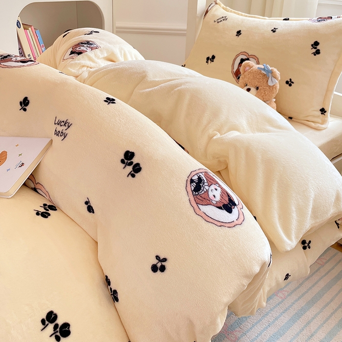 91家纺网 家纺一手货源 找家纺 锦润家纺 2025新款亲肤舒适牛奶绒三件套学生三件套上下铺三件套宿舍三件套 可爱女孩