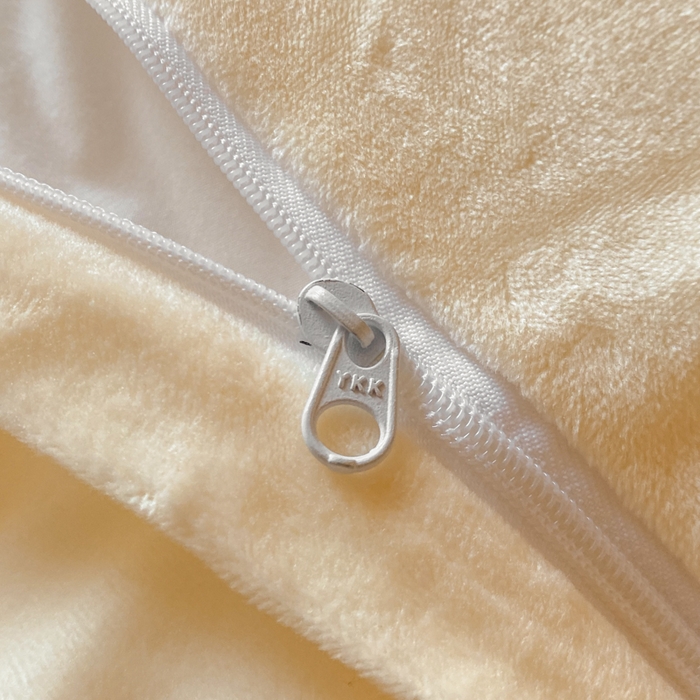 91家纺网 家纺一手货源 找家纺 ONE TWO ONE 121 【婴儿绒四件套】2025新款毛毯被子四件套单件床单被套床笠珊瑚绒牛奶绒冬被法兰绒兔毛绒滚绳款 双拼款-奶黄