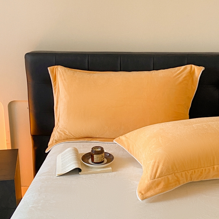 91家纺网 家纺一手货源 找家纺 ONE TWO ONE 121 【婴儿绒四件套】2025新款毛毯被子四件套单件床单被套床笠珊瑚绒牛奶绒冬被法兰绒兔毛绒滚绳款 双拼款-奶黄