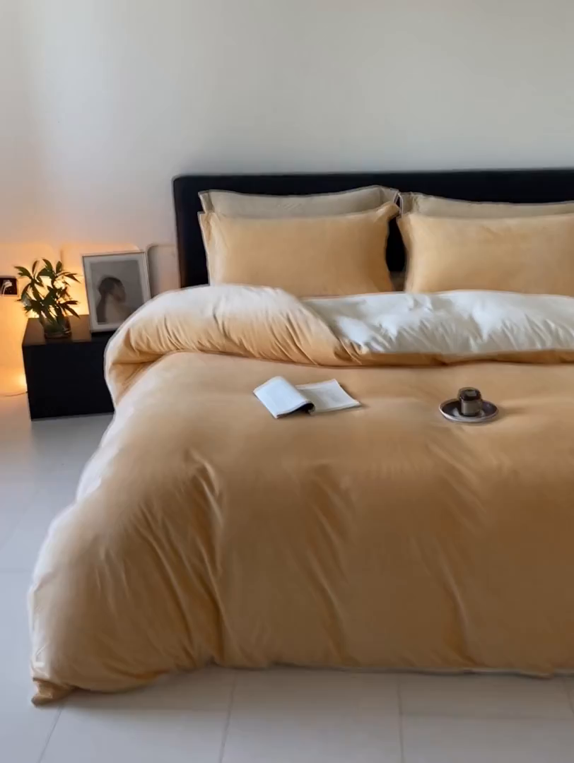 91家纺网 家纺一手货源 找家纺 ONE TWO ONE 121 【婴儿绒四件套】2025新款毛毯被子四件套单件床单被套床笠珊瑚绒牛奶绒冬被法兰绒兔毛绒滚绳款 双拼款-奶黄