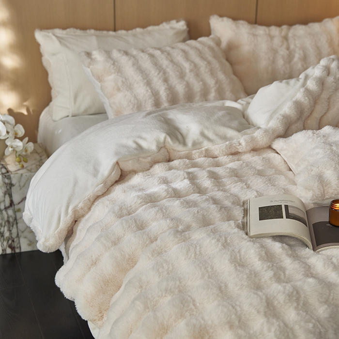 91家纺网 家纺一手货源 找家纺 眠博士 2025新款兔兔牛奶绒加厚保暖四件套 兔兔绒-泡泡白