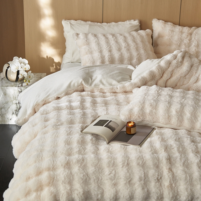 91家纺网 家纺一手货源 找家纺 眠博士 2025新款兔兔牛奶绒加厚保暖四件套 兔兔绒-泡泡白