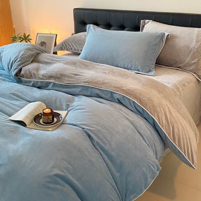 91家纺网 家纺一手货源 找家纺 ONE TWO ONE 121 【婴儿绒四件套】2025新款毛毯被子四件套单件床单被套床笠珊瑚绒牛奶绒冬被法兰绒兔毛绒滚绳款 双拼款-浅蓝银灰