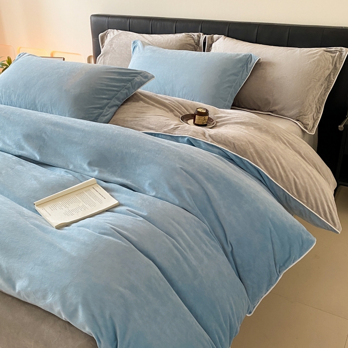 91家纺网 家纺一手货源 找家纺 ONE TWO ONE 121 【婴儿绒四件套】2025新款毛毯被子四件套单件床单被套床笠珊瑚绒牛奶绒冬被法兰绒兔毛绒滚绳款 双拼款-浅蓝银灰