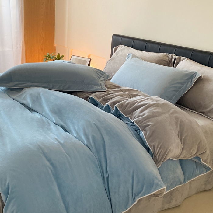 91家纺网 家纺一手货源 找家纺 ONE TWO ONE 121 【婴儿绒四件套】2025新款毛毯被子四件套单件床单被套床笠珊瑚绒牛奶绒冬被法兰绒兔毛绒滚绳款 双拼款-浅蓝银灰