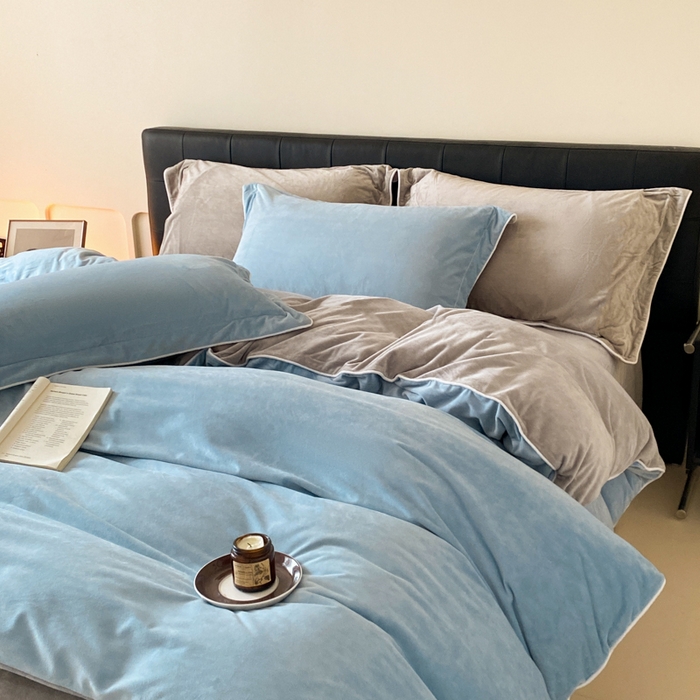 91家纺网 家纺一手货源 找家纺 ONE TWO ONE 121 【婴儿绒四件套】2025新款毛毯被子四件套单件床单被套床笠珊瑚绒牛奶绒冬被法兰绒兔毛绒滚绳款 双拼款-浅蓝银灰