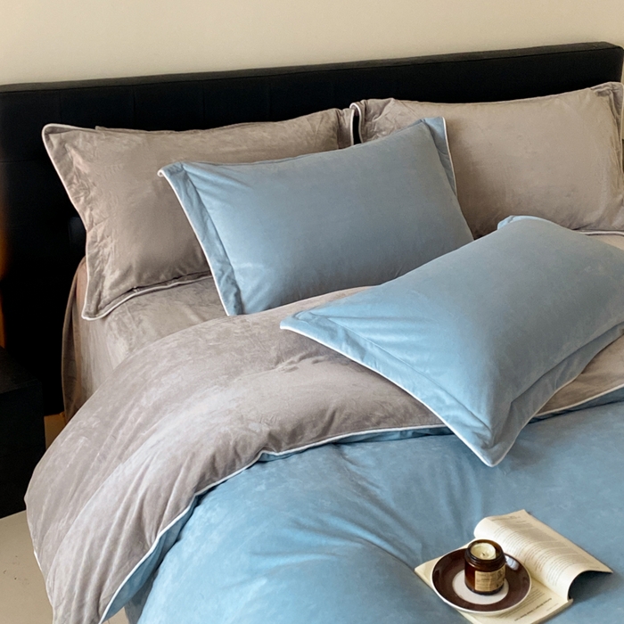 91家纺网 家纺一手货源 找家纺 ONE TWO ONE 121 【婴儿绒四件套】2025新款毛毯被子四件套单件床单被套床笠珊瑚绒牛奶绒冬被法兰绒兔毛绒滚绳款 双拼款-浅蓝银灰