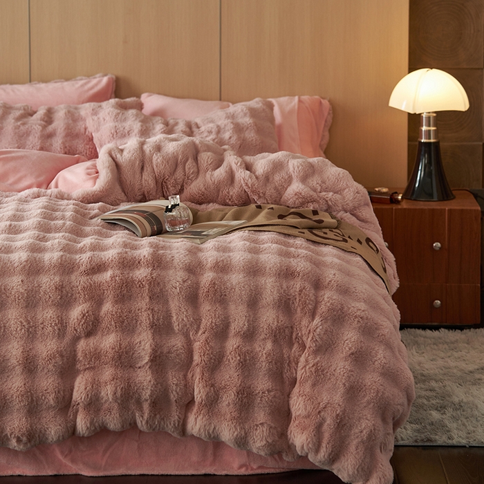 91家纺网 家纺一手货源 找家纺 眠博士 2025新款兔兔牛奶绒加厚保暖四件套 兔兔绒-泡泡粉