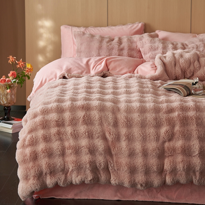 91家纺网 家纺一手货源 找家纺 眠博士 2025新款兔兔牛奶绒加厚保暖四件套 兔兔绒-泡泡粉