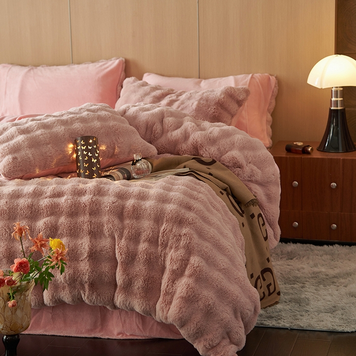 91家纺网 家纺一手货源 找家纺 眠博士 2025新款兔兔牛奶绒加厚保暖四件套 兔兔绒-泡泡粉