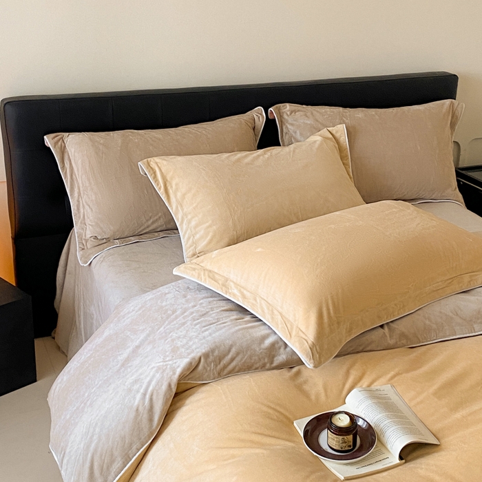 91家纺网 家纺一手货源 找家纺 ONE TWO ONE 121 【婴儿绒四件套】2025新款毛毯被子四件套单件床单被套床笠珊瑚绒牛奶绒冬被法兰绒兔毛绒滚绳款 双拼款-乳酪米咖