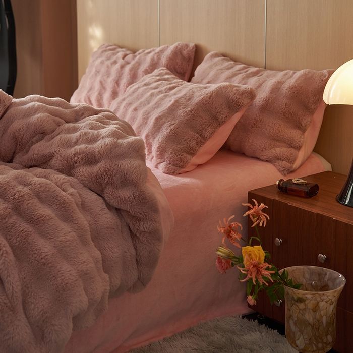 91家纺网 家纺一手货源 找家纺 眠博士 2025新款兔兔牛奶绒加厚保暖四件套 兔兔绒-泡泡粉